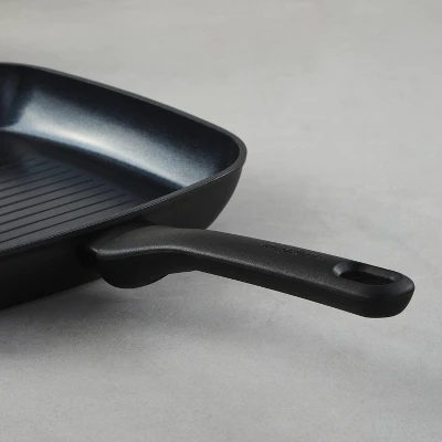 BergHOFF Helix Nonstick Ceramic Grill Pan 10.25", Recycled Aluminum, Black 2 BergHOFF Helix Nonstick Ceramic Grill Pan 10.25", Recycled Aluminum, Black - Image 2
