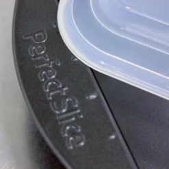 BergHOFF Perfect Slice 13 Inches Steel Covered Cake Pan With Tool -BergHOFF Store GUEST 4d60cc67 f664 4165 9026 8262af891521