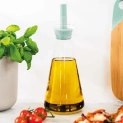 BergHOFF LEO Glass Oil Dispenser 0.57 Qt., Air-tight Lid, Drip-free Spout -BergHOFF Store GUEST 54aaceea e8bf 4b7e ab8a 13e5f33e632c