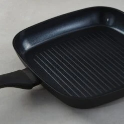 BergHOFF Helix Nonstick Ceramic Grill Pan 10.25", Recycled Aluminum, Black 8 BergHOFF Helix Nonstick Ceramic Grill Pan 10.25", Recycled Aluminum, Black -BergHOFF Store GUEST 60a58e80 01f7 4967 b3c8 157a38b9594b