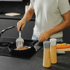 BergHOFF Balance Rubberwood Covered Grinder 8.25" 13 BergHOFF Balance Rubberwood Covered Grinder 8.25" -BergHOFF Store GUEST 7024926b 973d 4383 b178 fabebbedf8fd