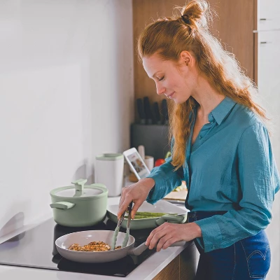 BergHOFF Balance Non-stick Ceramic 2Pc Frying Pan 9.5" And Nylon Turner 13.75", Recycled Aluminum, Moonmist 2 BergHOFF Balance Non-stick Ceramic 2Pc Frying Pan 9.5" And Nylon Turner 13.75", Recycled Aluminum, Moonmist - Image 2