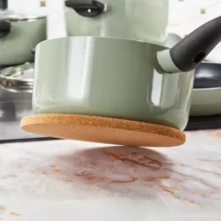 BergHOFF Balance Magnetic Cork Trivet 7", Recycled Material -BergHOFF Store GUEST acc9c3ce f0ca 41a8 976a 6b1b037dc282