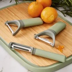 BergHOFF Balance Stainless Steel Y-Peeler With Zester 5", Recycled Material -BergHOFF Store GUEST c36dfe13 0950 45a0 9f18 a4457dd3e4fe