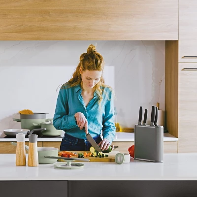 BergHOFF Balance Non-stick Stainless Steel Chef's Knife 5 BergHOFF Balance Non-stick Stainless Steel Chef's Knife - Image 5