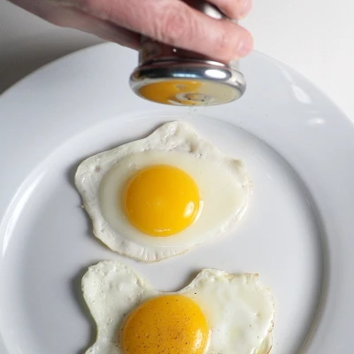 BergHOFF Essentials 2Pc 18/10 Stainless Steel Salt & Pepper Set 3 BergHOFF Essentials 2Pc 18/10 Stainless Steel Salt & Pepper Set - Image 3