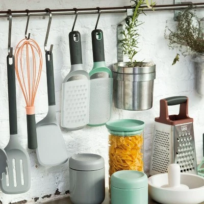 BergHOFF Leo 11" Nonstick Silicone Whisk, Pink & Gray 5 BergHOFF Leo 11" Nonstick Silicone Whisk, Pink & Gray - Image 5